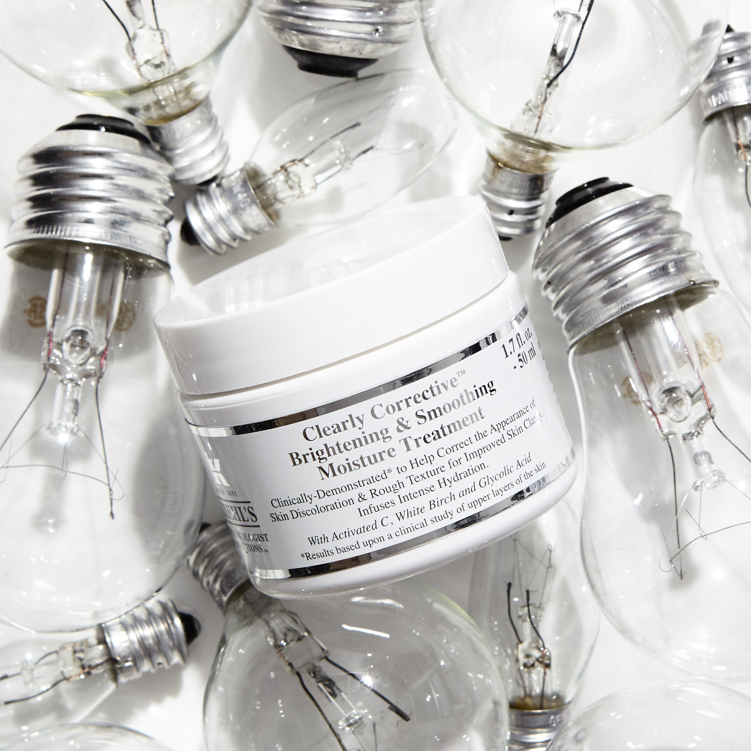 كليرلي كوريكتيف لتفتيح وتنعيم البشرة وترطيبها